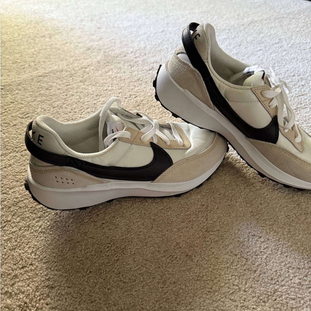 Nike Women's Waffle Debut Shoes
Sanddrift/Black/Phantom